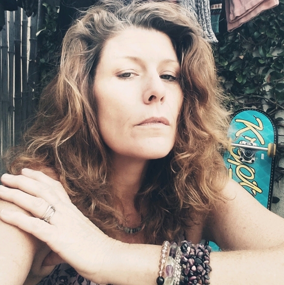 Handbags - Jewelry- Barware - Picture 2 of 6